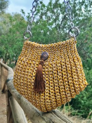 bolso mujer bandolera amarillo y dorado hecho en crochet