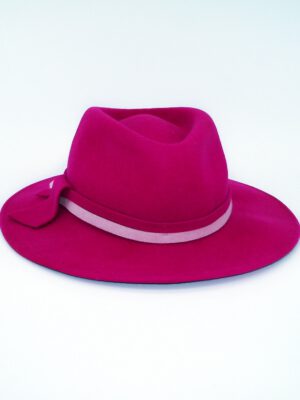 sombrero mujer con orejera fucsia